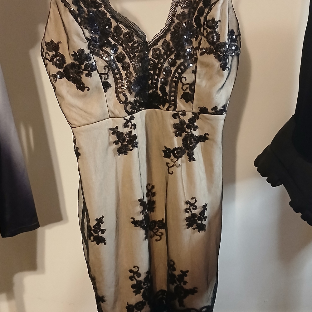 Elegant Black and Cream Midi Dress